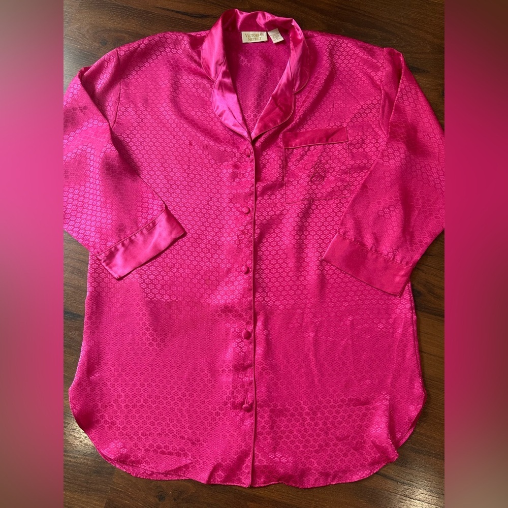 Vintage Victoria’s Secret satin sleep shirt hot raspberry pink color Sz Medium